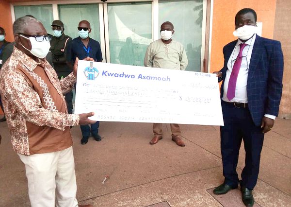 Mr Emmanuel Asamoah (left) presenting a dummy cheque to Dr Oheneba Asamoah, CEO of KATH