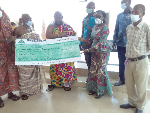Nene Sakite II (2nd left), the Konor of Manya Krobo, presenting the cheque for GH¢22, 000 to the health directorates of his traditional area