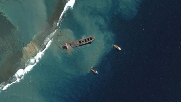 Satellite images showed the moment the MV Wakashio began breaking up on Saturday