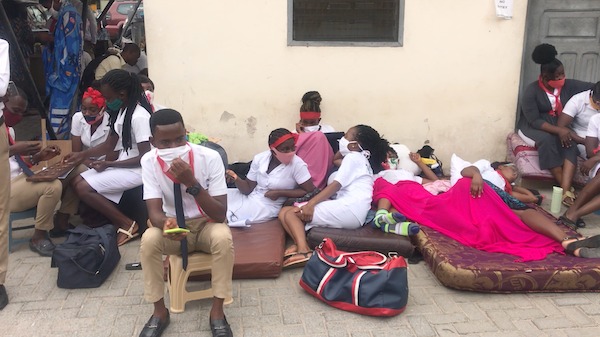 A section of the protesting students taking a nap at the Ministry of Hygiene while others play "oware'