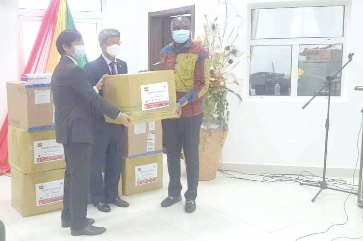 Mr Sungsoo Kim, the South Korean Ambassador to Ghana, presenting the samples of medical supplies to Mr Charles Owiredu, a Deputy Minister of Foreign Affairs and Regional Integration