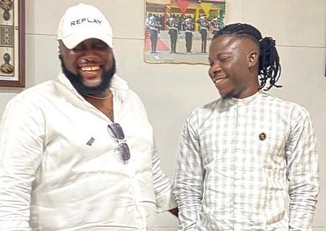 Stonebwoy visits Sarkodie's manager Angel after fight