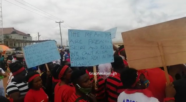 Bibiani Anwiaso Bekwai: NPP supporters demonstrate against MCE, Regional Minister