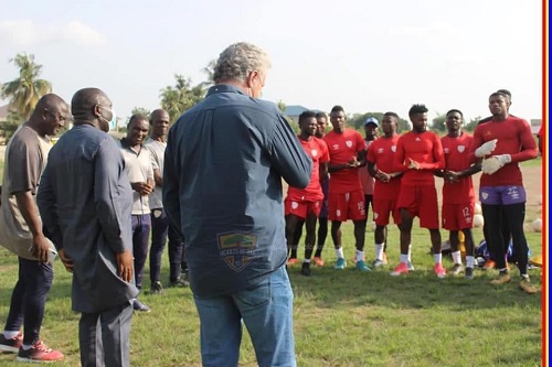 Coach Kosta Papic interacting with the players