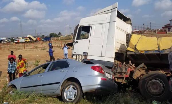 Truck crashes into 16 cars at Tema tollgate [photos] 4