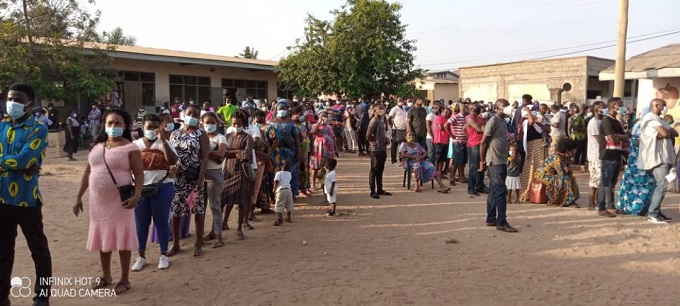 Long queues, jostling as Ghanaians elect President, Parliamentarians