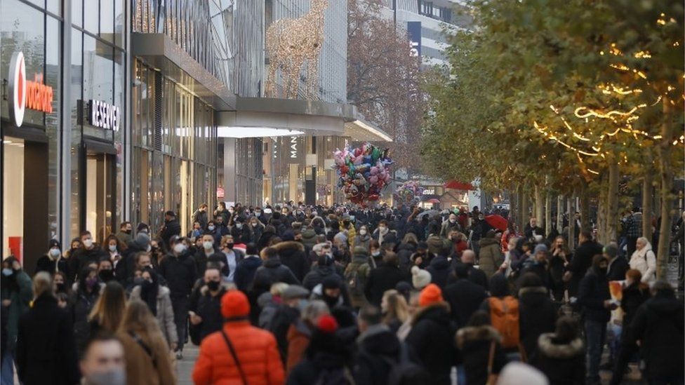 Coronavirus: Germany to go into lockdown over Christmas