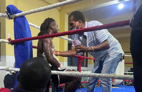 Ike Quartey (right) was in the corner of Eslih Owusu during his debut fight in Ghana