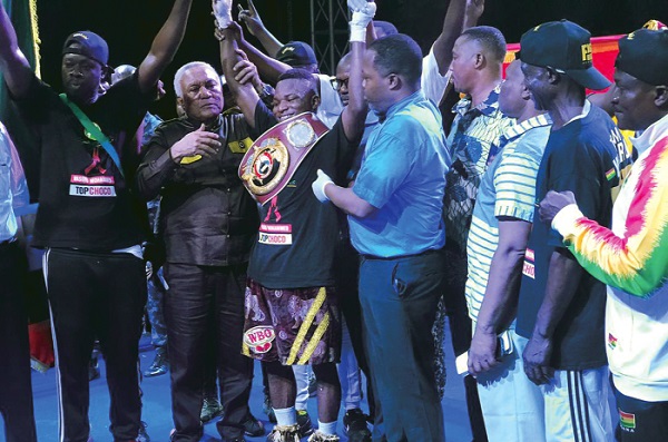 Wasiru ‘Gyatabi’ Mohammed being declared winner by the referee after the fight