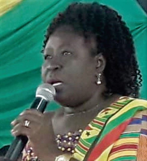 Ms Mary Konneh, the District Chief Executive for Banda , addressing the meeting