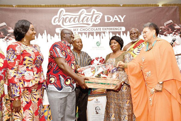 Nana Agyenim Boateng (2nd left) presenting a gift to Mrs Esther Obetsebi-Lamptey (right). Looking on are  Mrs Barbara Oteng-Gyasi (left), Nana Adwoa Dokua (3rd right), a Board Member of COCOBOD, and Nii Okwei Kinka Dowuona VI (2nd right), the Osu Mantse. Picture: EBOW HANSON