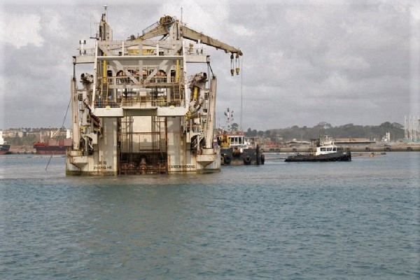 The Zheng CSD Dredger undertaking dredging works at site 