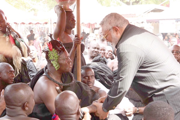 Former President J.J. Rawlings commiserating with Otumfuo Osei Tutu II, the Asantehene