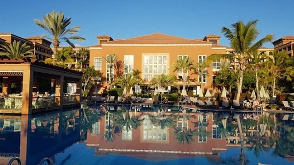 Security forces are reportedly preventing people from leaving the hotel