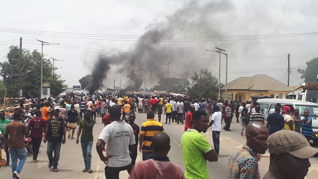 Protesting Sogakope youth block Lower Volta bridge again over murder of assembly member
