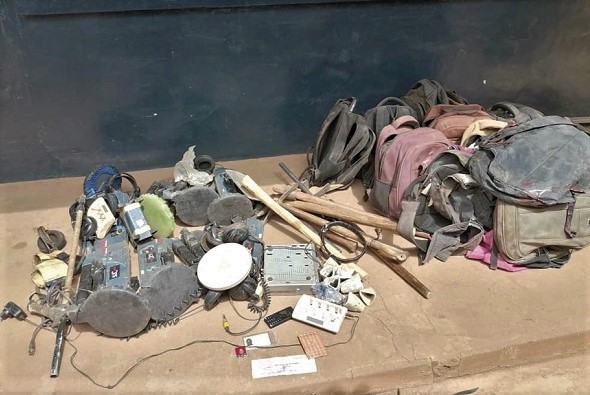 The gold detectors among others used for the operation 