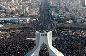 Qasem Soleimani: Stampede kills 50 mourners at burial in Iran