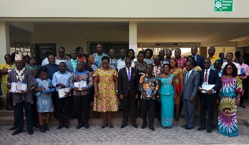 The Vice Chancellor (middle, front row) with the awardees