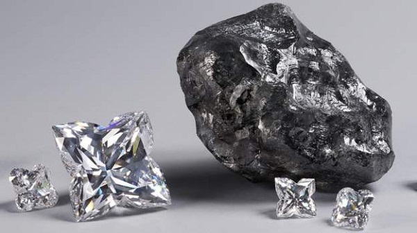 The Sewelô diamond, pictured right, was found in central Botswana
