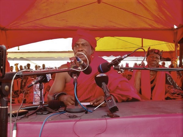 Togbe Keh XII making the declaration with Togbe Wode IV (right)