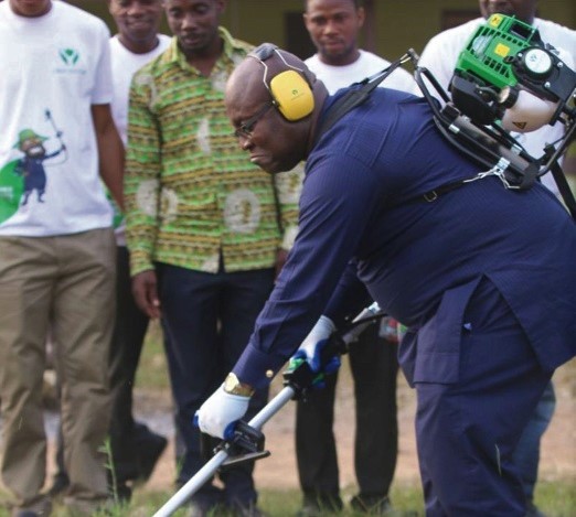 Mr Ray Ankrah, Deputy CEO of COCOBOD, trying his hands on the new slasher