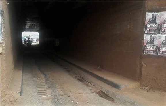 Exposed metal rods inside the tunnel pose great danger to vehicles