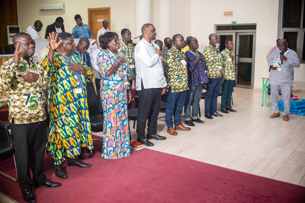 The new GMWU executives led by New General Secretary  Abdul Moomin Gbana (in white) being sworn in by the TUC Deputy Secretary General Joshua Ansah