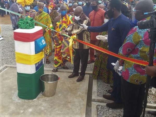 President Akufo-Addo cutting the tape to commission one of the projects in the Amasamkrom community in the Mfantseman municipality