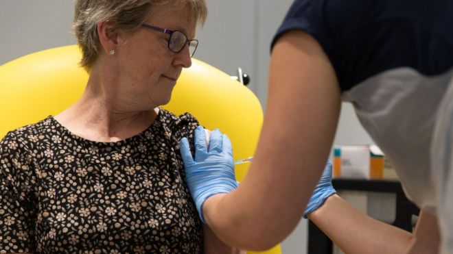 Coronavirus: Oxford vaccine triggers immune response