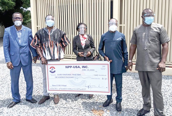 From left to right: Ali Suraj, Emmanuel Attafuah-Danso,  Obaa Yaa Frimpong, Prince Gumah and Dr Ayim Darko with the dummy cheque