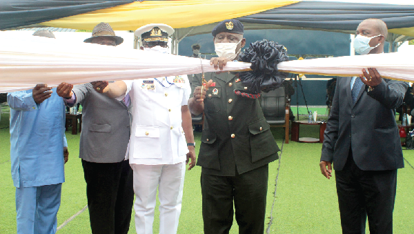  Lieutenant General Obed Boamah Akwa (2nd right), Chief of the Defence Staff, being assisted by some former Chiefs of the Naval Staff to inaugurate the block