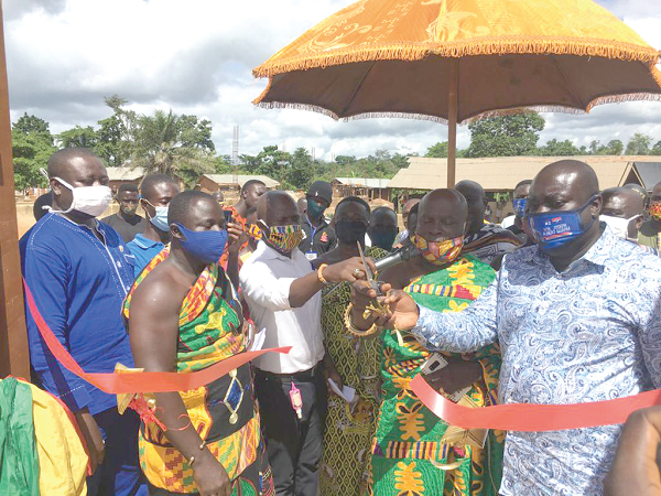  Nana Baffour Kofi Adjei (2nd right), the Chief of Pakyi Number Two, being assisted by Prof. Quarm to cut the tape to inaugurate the classroom block at Pakyi Camp. With them is Nii Lantey Oleenu (left), the DCE of Manso Nkwanta