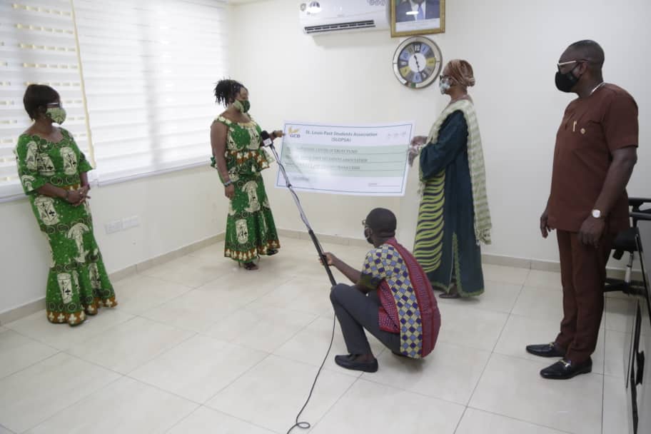 Dr Mrs Gloria A. Ansong presenting the dummy cheque to the Chairperson of the Trustees of the fund, Justice Sophia Akuffo. Looking on are other members of the SLOPSA Committee. Picture: Samuel Tei Adano