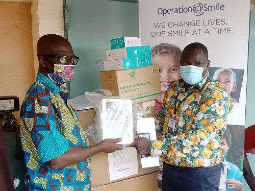 Mr Henry Quist (left) an Executive Board Member of Operation Smile Ghana  presenting the items to Mr Iddrisu Tanko (right), Deputy Director , Administration, TTH