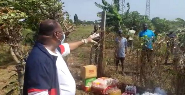 Archbishop Nicholas Duncan-Williams feeds farmers at Adjiringanor