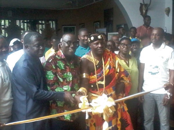 Mr Benito Owusu-Bio (left), assisted by Mr Kwadwo Owusu Afriyie and Nene Teye Gyahene, the Chief of Manya Jorpanya, to cut the tape to inaugurate the Museum of Natural and Cultural History at Shai Hills 