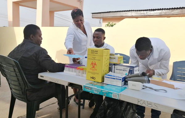 SNAPS old students provide free health screening for Asylum Down residents