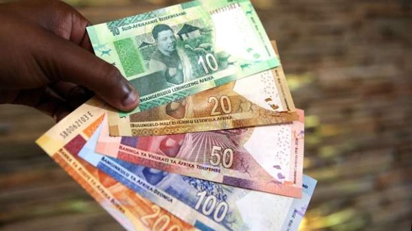 Fraudsters are asking the public to hand over "contaminated" bank notes