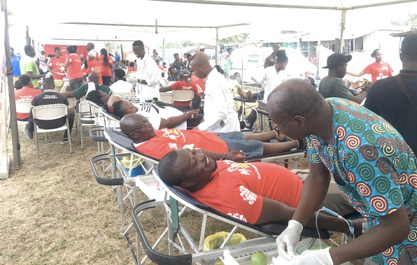 Some partciapnts donating blood