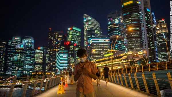 Singapore threatens 6 months in jail for breaking social distancing laws
