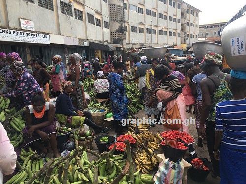 Kumasi residents stock up food ahead of markets disinfection today