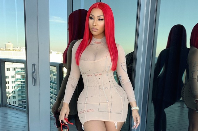 Nicki Minaj sparks pregnancy speculation