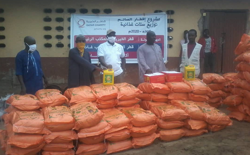 Mr Izzeddin Yousif Daifallah , (3rd right)  Country Director at Qatar Charity  handing over the food items to Alhaji Hudu Malik, a representative of the office of the Ashaiman Chief Iman. With them is Alhaji Baba Sadiq Yakubu (2nd right) Deputy Chief Executive Officer of the Zongo Development Fund, (ZoDF) in Charge of Operations and other officials.