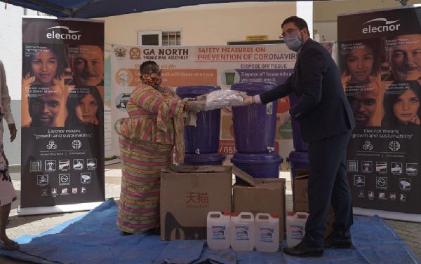  Madam Gertrude Ankrah received the items from Mr Mateo Pérez Camino.