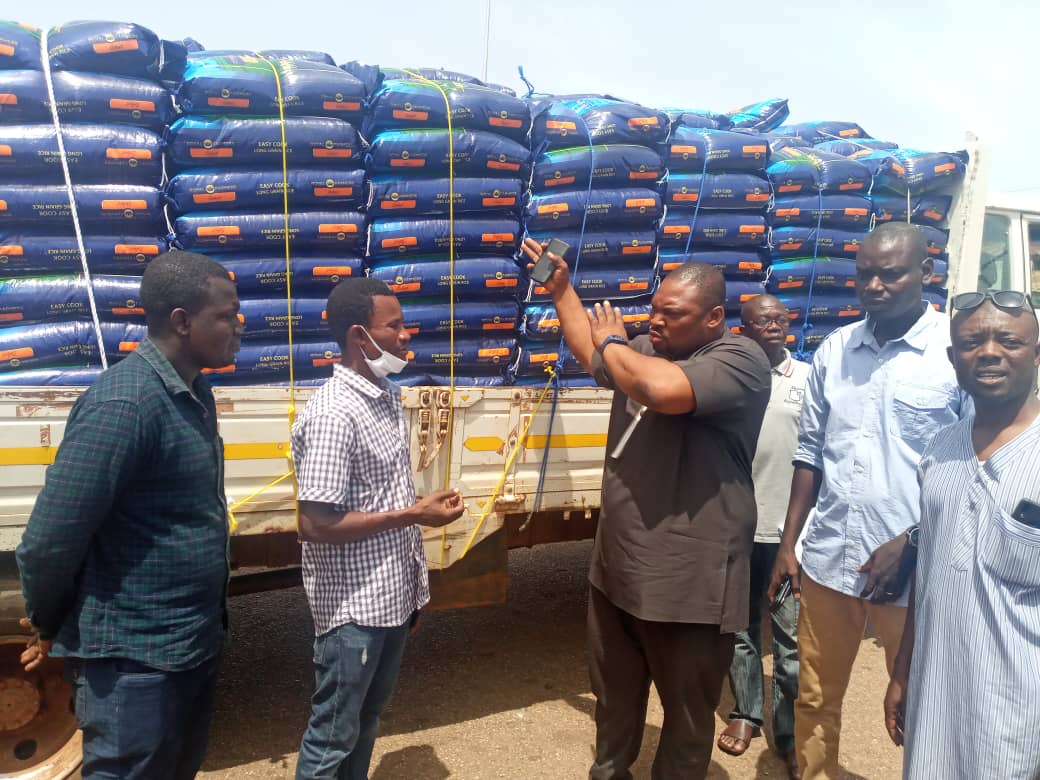 Aliu Mahama presents rice to Muslims in Yendi