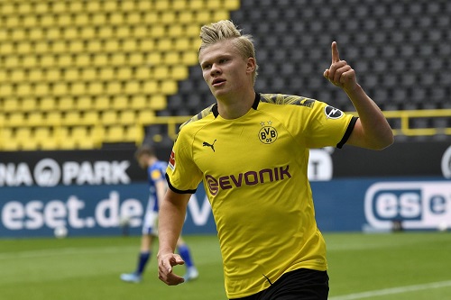 Dortmund rout Schalke on Bundesliga return
