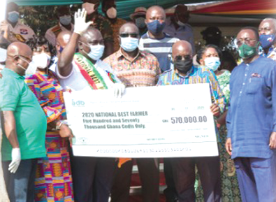 President Akufo-Addo together with Dr Owusu Afriyie Akoto (right), the Minister of Food and Agriculture, and Mrs Elizabeth Afoley Quaye (2nd left), the Minister of Fisheries and Aquaculture Development, presenting the overall National Best Farmer award to Mr Solomon Kojo Kusi 