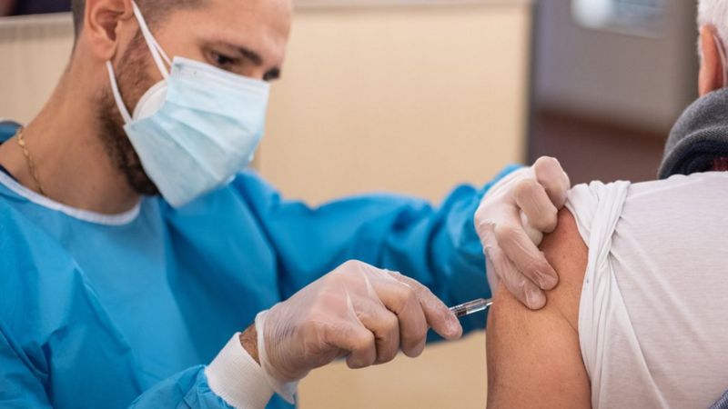 Covid vaccine: Major new trial starts in UK