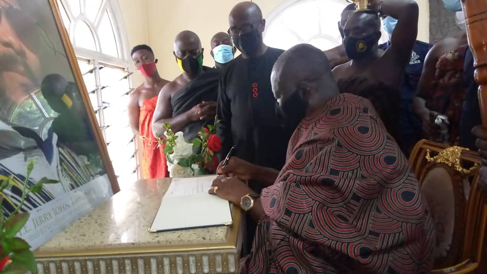 Agyewodin Rawlings, 'fare thee well' - Asantehene signs book of condolence