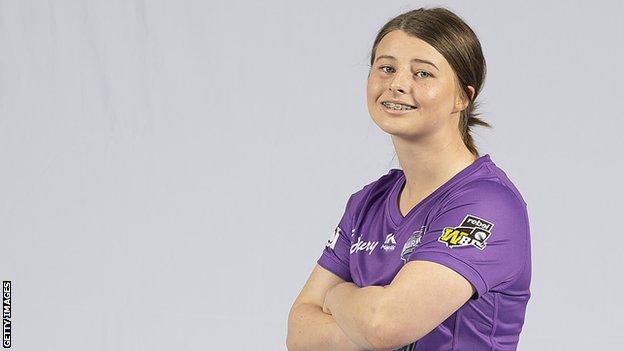 Women's Big Bash: Amy Smith on turning 16, maths homework and 'elevator chat'